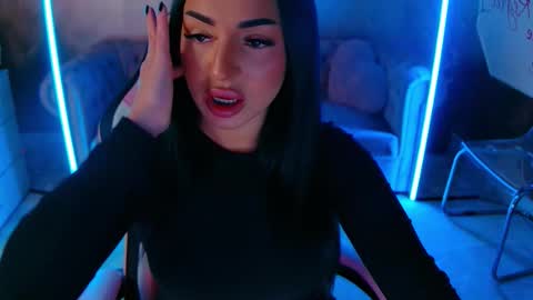 Snapshot of evanew_ chatting on 10/18/25, 05:14 Eva online show from 10/18/25, 05:14