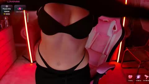 Snapshot of evanew_ chatting on 11/25/25, 05:13 Eva online show from 11/25/25, 05:13