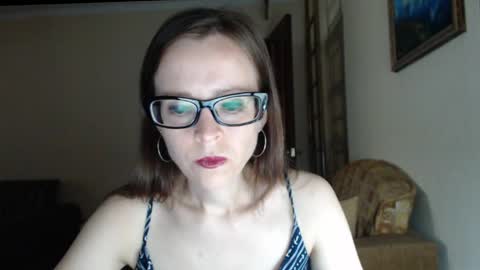 Snapshot of evangeline06 chatting on 06/05/26, 09:48 YourMistress online show from 06/05/26, 09:48