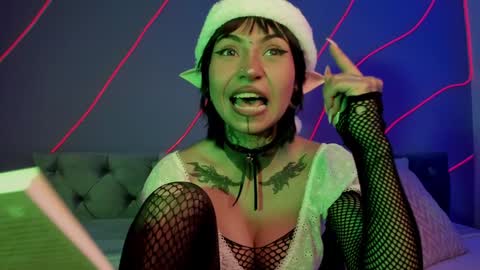 Snapshot of evangeline_bell chatting on 12/17/24, 02:44 Eva online show from 12/17/24, 02:44