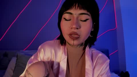 Snapshot of evangeline_bell chatting on 12/23/24, 03:12 Eva online show from 12/23/24, 03:12