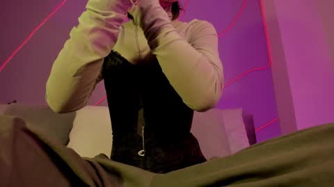 Snapshot of evangeline_bell chatting on 12/27/24, 01:07 Eva online show from 12/27/24, 01:07