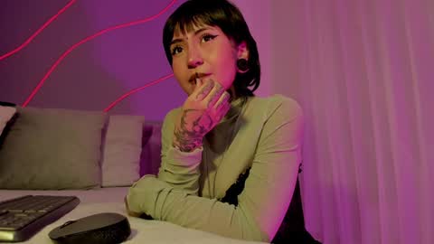 Snapshot of evangeline_bell chatting on 12/27/24, 04:10 Eva online show from 12/27/24, 04:10