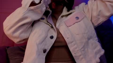 Snapshot of evangeline_bell chatting on 02/05/25, 12:06 Eva online show from 02/05/25, 12:06