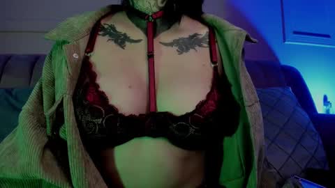 Snapshot of evangeline_bell chatting on 02/14/25, 12:14 Eva online show from 02/14/25, 12:14