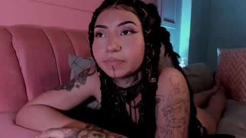 Snapshot of evangeline_bell chatting on 03/01/25, 03:05 Eva online show from 03/01/25, 03:05