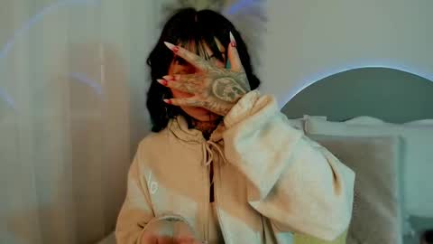 Snapshot of evangeline_bell chatting on 10/08/25, 12:25 Eva online show from 10/08/25, 12:25