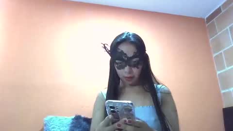 evangelinne_01 online show from 10/28/25, 01:14