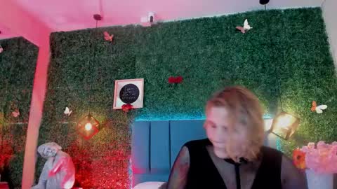 Snapshot of evangelyne_rose chatting on 03/16/26, 07:29 Evangelyne online show from 03/16/26, 07:29