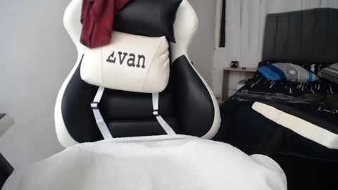 Evan online show from 02/03/25, 03:38