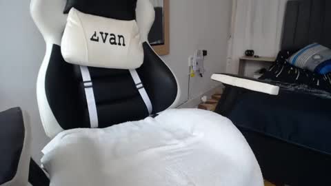 Evan online show from 02/22/25, 06:08