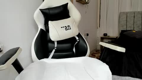 Evan online show from 09/27/25, 02:11