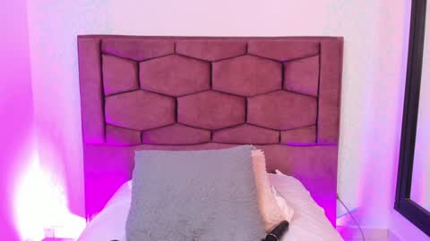 Snapshot of evaritz__ chatting on 12/12/24, 02:59 EVARITZ online show from 12/12/24, 02:59