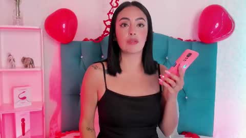 Snapshot of evaritz__ chatting on 02/16/25, 07:04 EVARITZ online show from 02/16/25, 07:04