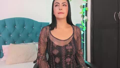 Snapshot of evaritz__ chatting on 03/01/25, 05:16 EVARITZ online show from 03/01/25, 05:16