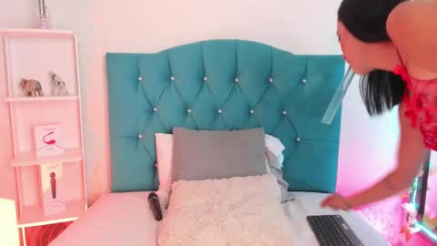 Snapshot of evaritz__ chatting on 03/07/25, 12:58 EVARITZ online show from 03/07/25, 12:58