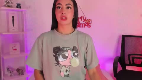 Snapshot of evaritz__ chatting on 11/14/25, 11:24 EVARITZ online show from 11/14/25, 11:24