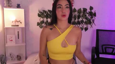 Snapshot of evaritz__ chatting on 11/23/25, 02:33 EVARITZ online show from 11/23/25, 02:33