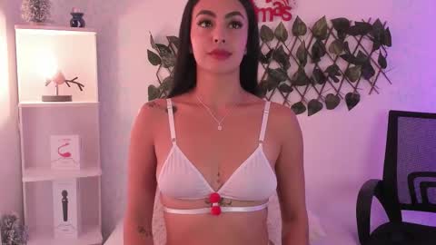 Snapshot of evaritz__ chatting on 12/05/25, 01:42 EVARITZ online show from 12/05/25, 01:42