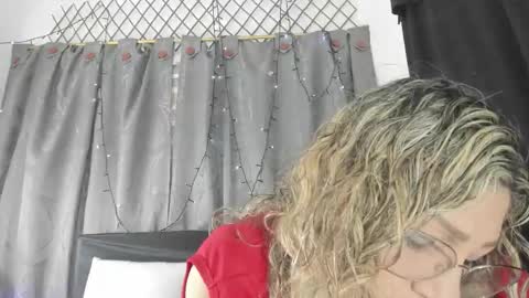 evasaenz online show from 11/18/25, 08:24