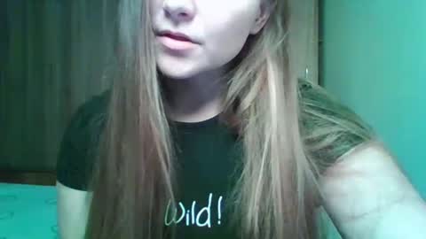 Snapshot of evasapples2026 chatting on 02/05/26, 06:01 evasapples2026 online show from 02/05/26, 06:01