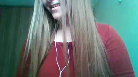 Snapshot of evasapples2026 chatting on 02/20/26, 07:58 evasapples2026 online show from 02/20/26, 07:58