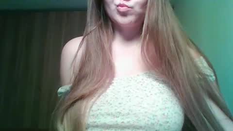 Snapshot of evasapples2026 chatting on 02/22/26, 11:14 evasapples2026 online show from 02/22/26, 11:14