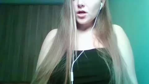 Snapshot of evasapples2026 chatting on 02/27/26, 06:52 evasapples2026 online show from 02/27/26, 06:52