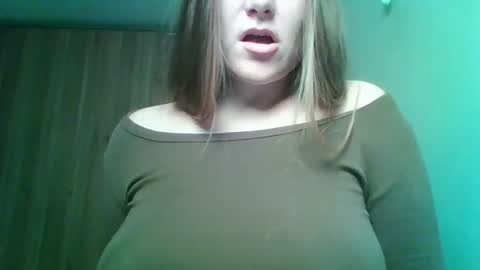 Snapshot of evasapples2026 chatting on 03/06/26, 10:50 evasapples2026 online show from 03/06/26, 10:50