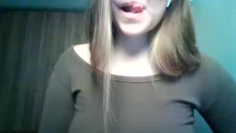 Snapshot of evasapples2026 chatting on 03/13/26, 09:10 evasapples2026 online show from 03/13/26, 09:10