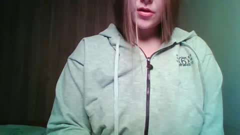 evasapples2026 online show from 05/17/26, 08:38