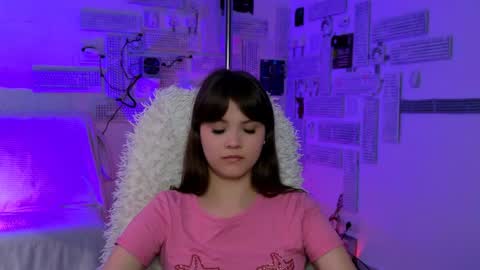 Snapshot of evathopson chatting on 04/25/26, 08:50 Eva next stream - - 1600 UTC2000 online show from 04/25/26, 08:50