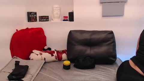 Eva Twiss online show from 03/23/26, 12:20