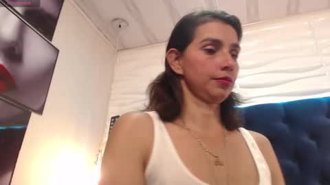 Snapshot of evawilliams_ chatting on 01/30/25, 10:41 Eva online show from 01/30/25, 10:41