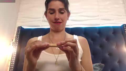 Snapshot of evawilliams_ chatting on 01/31/25, 01:43 Eva online show from 01/31/25, 01:43