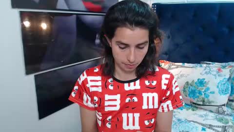 Snapshot of evawilliams_ chatting on 02/14/25, 03:43 Eva online show from 02/14/25, 03:43