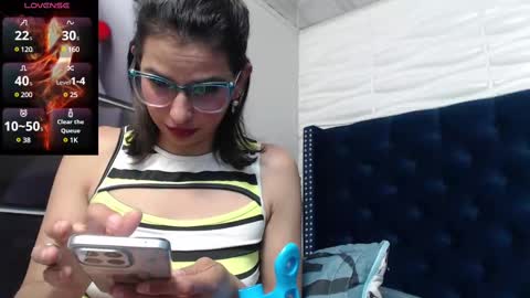Snapshot of evawilliams_ chatting on 03/11/25, 12:33 Eva online show from 03/11/25, 12:33