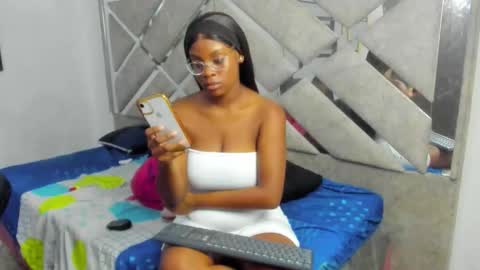 Eva And Emmanuel online show from 12/19/25, 02:35