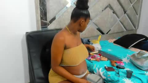Snapshot of evaxemma chatting on 05/18/26, 01:50 Eva And Emmanuel online show from 05/18/26, 01:50