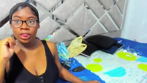 Snapshot of evaxemma chatting on 05/22/26, 02:01 Eva And Emmanuel online show from 05/22/26, 02:01