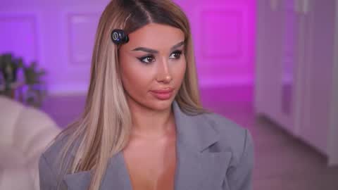 Eva online show from 10/30/25, 08:31