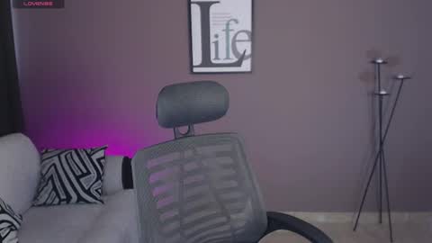 Snapshot of evee_e chatting on 07/10/26, 01:58 Evee online show from 07/10/26, 01:58