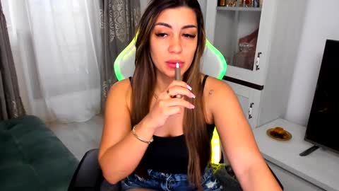 eveeevian online show from 02/02/25, 02:45