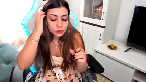 eveeevian online show from 02/11/25, 07:33