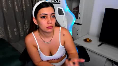 eveeevian online show from 02/23/25, 05:18