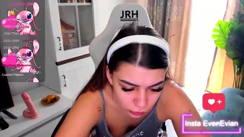 eveeevian online show from 03/10/25, 10:15