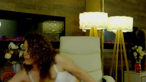 EveHamilton online show from 02/11/25, 09:25