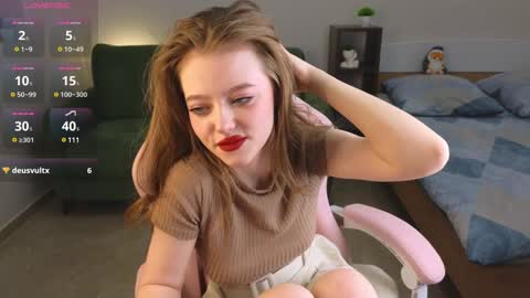 Snapshot of eveleen_soleen chatting on 12/13/24, 07:43 Eveleen online show from 12/13/24, 07:43