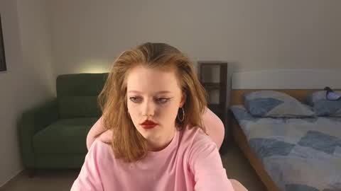 Snapshot of eveleen_soleen chatting on 09/26/25, 01:48 Eveleen online show from 09/26/25, 01:48