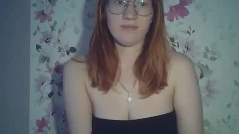 Snapshot of eveliina_shy chatting on 04/29/26, 01:48 Evelina online show from 04/29/26, 01:48